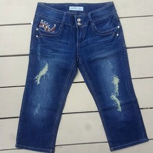 Woman's New Denim Capri Blue Size 7 Waist 28"